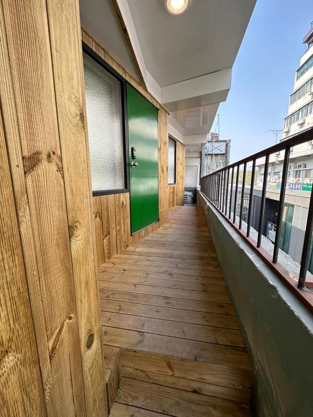 R Guesthouse Jongmyo Сеул Экстерьер фото